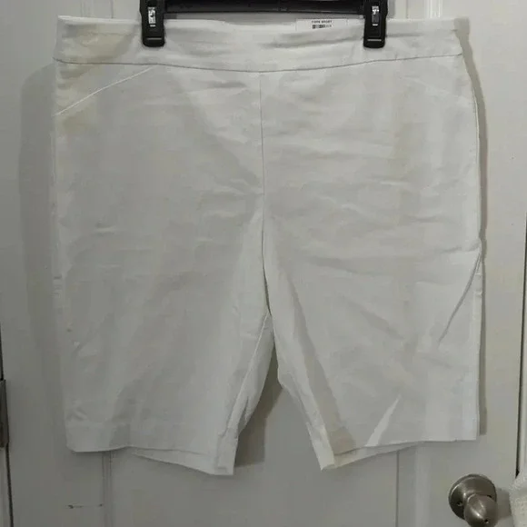 CHARTER CLUB Women's Bright White Solid Mid-Rise Bermuda Pull-On - Picture 2 of 6
